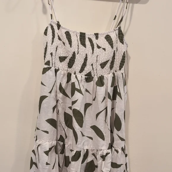 Astr Green and White Sleeveless Midi Sundress - Picture 3 of 8